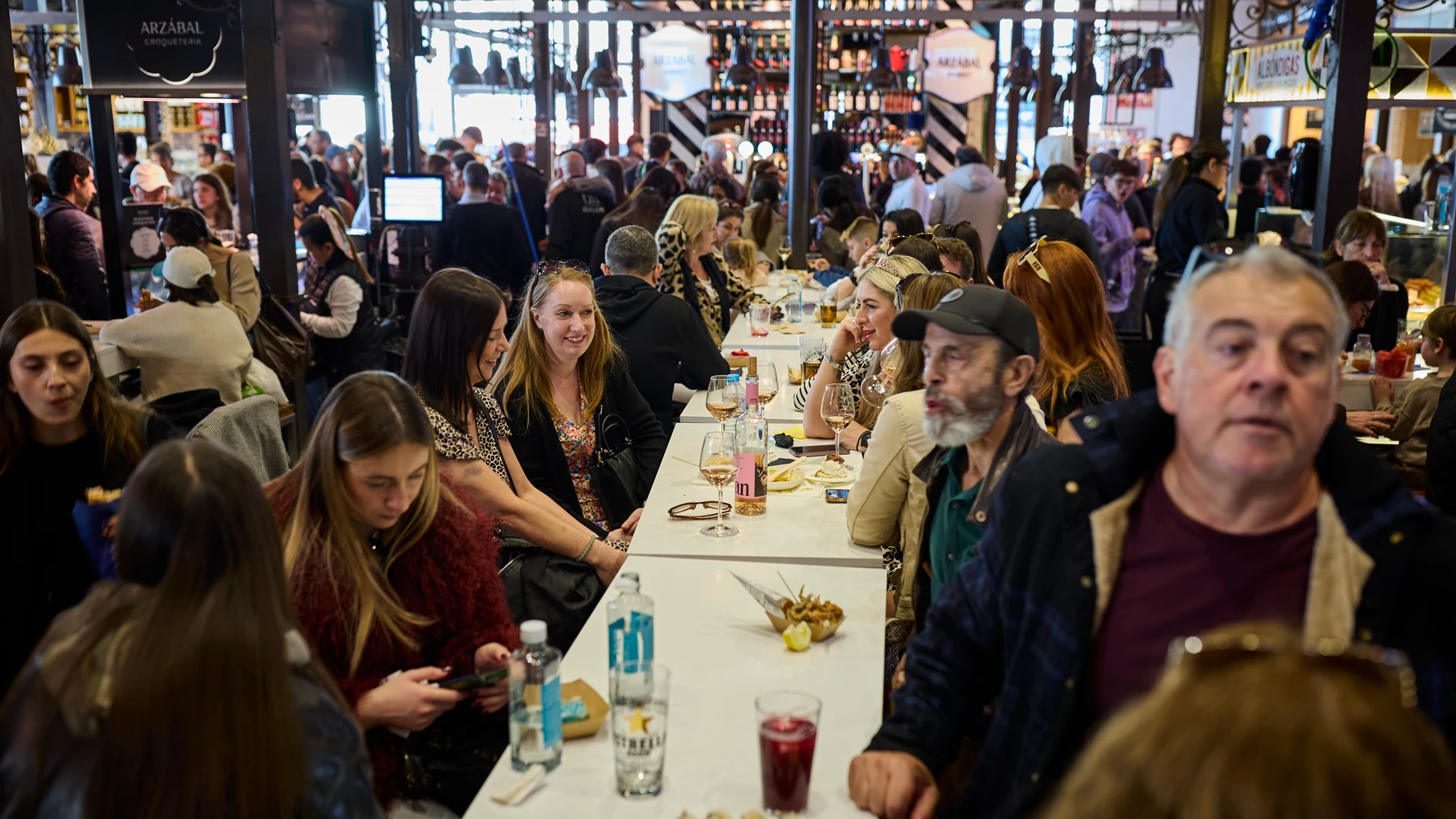 El Mercado de San Miguel reabre tras finalizar los trabajos de refuerzo y consolidación de sus cimientos