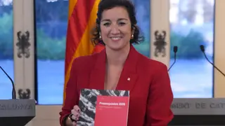 Alicia Romero presenta el Proyecto de ley de presupuestos de la Generalitat a Josep Rull La consellera de Economía Alícia Romero entrega al presidente del Parlament Josep Rull el Proyecto de ley de presupuestos de la Generalitat, a 27 de febrero de 2026, en Barcelona, Cataluña (España). El Govern y los Comuns alcanzaron el pasado 19 de febrero un acuerdo para la aprobación de los Presupuestos, que incluía aumentar los recursos en vivienda, así como limitar las compras especulativas de vivienda, y mejoras en el transporte público y Rodalies. Sin embargo continúan las negociaciones...