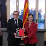 Alicia Romero presenta el Proyecto de ley de presupuestos de la Generalitat a Josep Rull