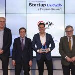 Juan Jos&eacute; Mart&iacute;nez entreg&oacute; el premio a Miguel de P&aacute;ramo en la V Edici&oacute;n Premios Startup y Emprendiemiento de La Raz&oacute;n