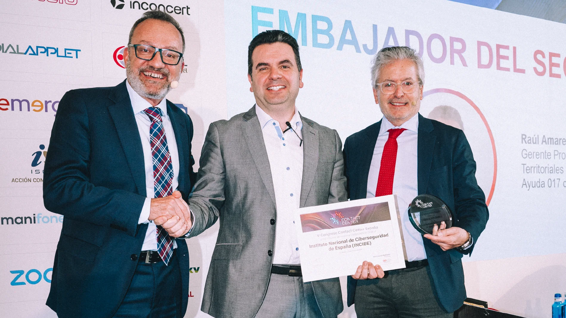 Momento de la entrega del Premio al Incibe