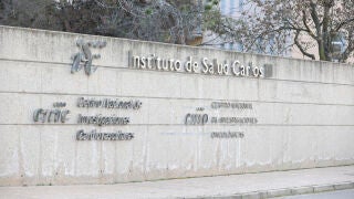 MADRID, 27/02/2026.- El hasta ahora gerente del Centro Nacional de Investigaciones Oncol&oacute;gicas (CNIO), Jos&eacute; Manuel Bernab&eacute;, ha renunciado a su cargo, despu&eacute;s de conocerse un presunto caso de acoso denunciado por la ex secretaria general. El patronato del CNIO, reunido este viernes en sesi&oacute;n extraordinaria, ha quedado informado de la renuncia de Bernab&eacute;. No obstante, ayer ya el Ministerio de Ciencia, Innovaci&oacute;n y Universidades anunci&oacute; que pedir&iacute;a en este &oacute;rgano la destituci&oacute;n del gerente. EFE/...