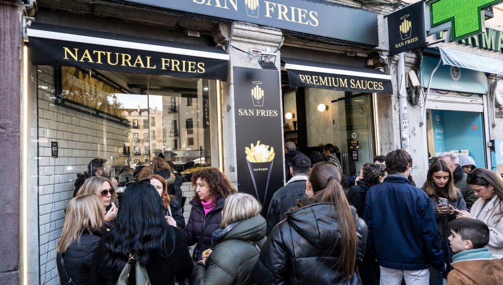 Colas a las puertas de San Fries