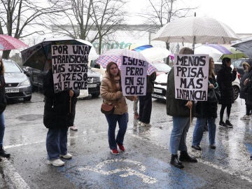 Concentraci&oacute;n de mapas de colegios del Bierzo en Ponferrada para reclamar que se impartan primer y segundo curso de la Ense&ntilde;anza Secundaria Obligatoria en los colegios