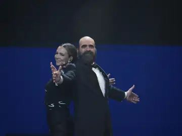 AM-Goya.- Luis Tosar y Rigoberta Bandini comienzan la gala condenando la "violencia" de las guerras de Irak, Irán y Gaza AM-Goya.- Luis Tosar y Rigoberta Bandini comienzan la gala condenando la "violencia" de las guerras de Irak, Irán y Gaza