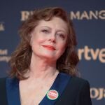 Susan Sarandon combina sastrer&iacute;a masculina con elegancia y sofisticaci&oacute;n: su vestido tipo esmoquin en los Goya 2026
