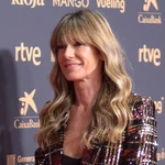 Begoña Gómez reaparece en los Goya 2026 consiguiendo el efecto de piernas infinitas con su pantalón