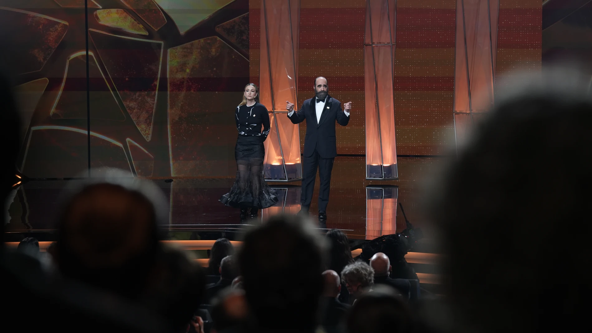 Los presentadores de la gala Rigoberta Bandini y Luis Tosar en la 40º edición de los Premios Goya, en el Auditori del Centre de Convencions Internacionals, a 28 de febrero de 2026, en Barcelona, Cataluña (España). Los galardones son otorgados de manera anual por la Academia de las Artes y las Ciencias Cinematográficas de España (AACCE) con el objetivo de premiar a los mejores profesionales en cada una de las distintas especialidades tanto técnicas como creativas del cine español. 28 FEBRERO ...