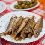 Santa Eul&agrave;ria prepara 1.200 kilos de gerret para una feria que espera a miles de visitantes