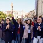 Conrado &Iacute;scar, Mar&iacute;a Pardo, Isabel D&iacute;az Ayuso y Jes&uacute;s Julio Carnero en las calles de Valladolid
