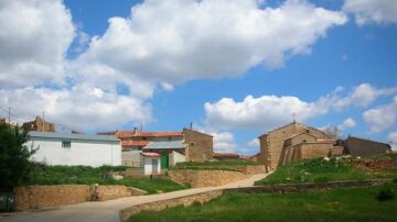Un templo muy cuidado en un pueblo casi vac&iacute;o: la paradoja de Salcedillo