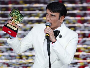 Sanremo (Italy), 01/03/2026.- Italian singer Sal Da Vinci celebrates on stage after winning the top prize at the Ariston theatre during the 76th edition of the Sanremo Italian Song Festival, in Sanremo, Italy, 28 February 2026. The Music Festival runs from 24 to 28 February 2026. (Italia) EFE/EPA/ETTORE FERRARI 