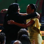 Patricia López Arnaiz y la realizador Alauda Ruiz de Azúa durante los Premios Goya en su 40 edición, este sábado en el Auditorio Fórum CCIB de Barcelona.