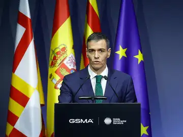 El Rey preside la cena de inauguración del MWC Barcelona 2026 El presidente del Gobierno, Pedro Sánchez, interviene durante la cena oficial de inauguración del Mobile World Congress (MWC) Barcelona 2026, en el Museu Nacional d'Art de Catalunya, a 1 de marzo de 2026, en Barcelona, Catalunya (España). El Mobile Congress abre este lunes su 20 edición con la IA de protagonista, la previsión de rozar el récord de visitantes y una estimación de impacto económico de 585 millones de euros. 01 MARZO 2026;MOBILE WORLD CONGRESS;MWC;BARCELONA;CATALUNYA;20 EDICIÓN;...