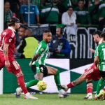 Isaac Romero marca el gol del empate definitivo en el derbi