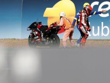 Marc M&aacute;rquez se va desolado tras quedar fuera de carrera en Buriram