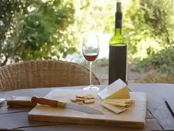 Si quieres quedar bien en cualquier ocasión esta caja gourmet con ibéricos y queso de oveja nunca falla GOURMET BOX