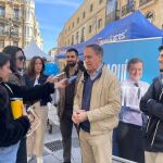 Carlos Garc&iacute;a Carbayo atiende a los medios de comunicaci&oacute;n