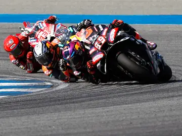 Jorge Martín, Acosta y Marc Márquez, en la carrera de Tailandia Buriram (Thailand), 01/03/2026.- Spanish MotoGP rider Jorge Martin of Aprilia Racing in action during the MotoGP race of the Motorcycling Grand Prix of Thailand at Chang International Circuit, Buriram province, Thailand, 01 March 2026. (Motociclismo, Tailandia) EFE/EPA/RUNGROJ YONGRIT