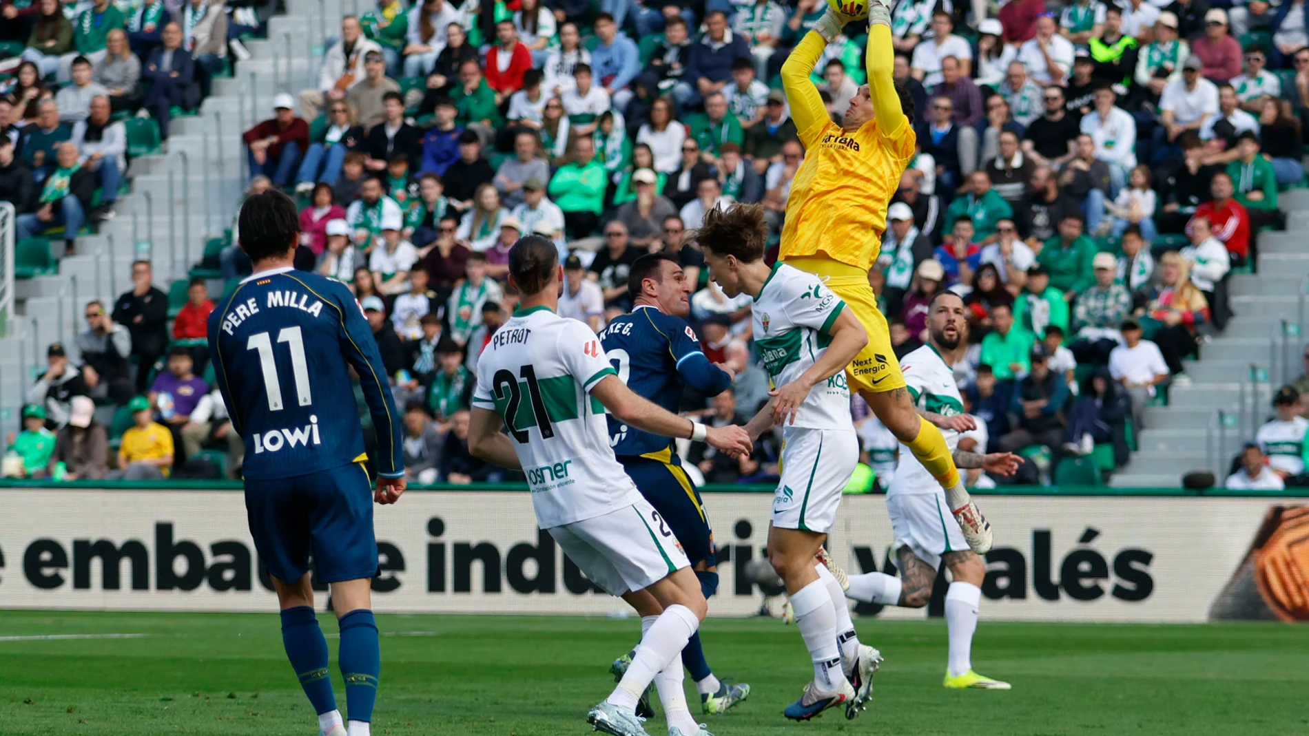 Chief Eleche Elche's Matías Dituro Signs Contract Extension to 2027 | Goalkeeper ...