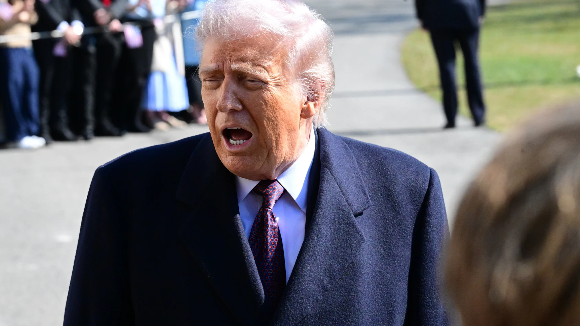 February 27, 2026, Washington, D.C, USA: (NEW) President Donald Trump speaks to reporters prior to departing the White House. February 27, 2026, Washington, D.C., USA: Trump admits he is not fully satisfied with Iran and believes it would be ideal for them to negotiate in good faith. Trump expresses his displeasure with Iran's stance in the nuclear negotiations and warns that there is still no decision on a possible attack. Mandatory Europa Press/Contacto/Kyle Mazza, Kyle Mazza 27/02/2026 O...