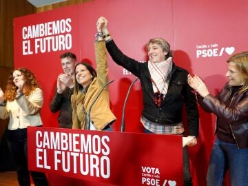 El secretario general del PSOECyL y candidato a la Presidencia de la Junta, Carlos Mart&iacute;nez, en el acto p&uacute;blico celebrado en Bembibre