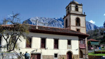 Esta es la Colegiata de San Pedro de Teverga: rom&aacute;nico, monta&ntilde;a y la visita a dos momias del siglo XVII por solo dos euros