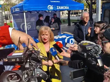 La candidata del PP por Zamora, Leticia García, explica a los medios las medidas para jóvenes La candidata del PP por Zamora, Leticia García, explica a los medios las medidas para jóvenes