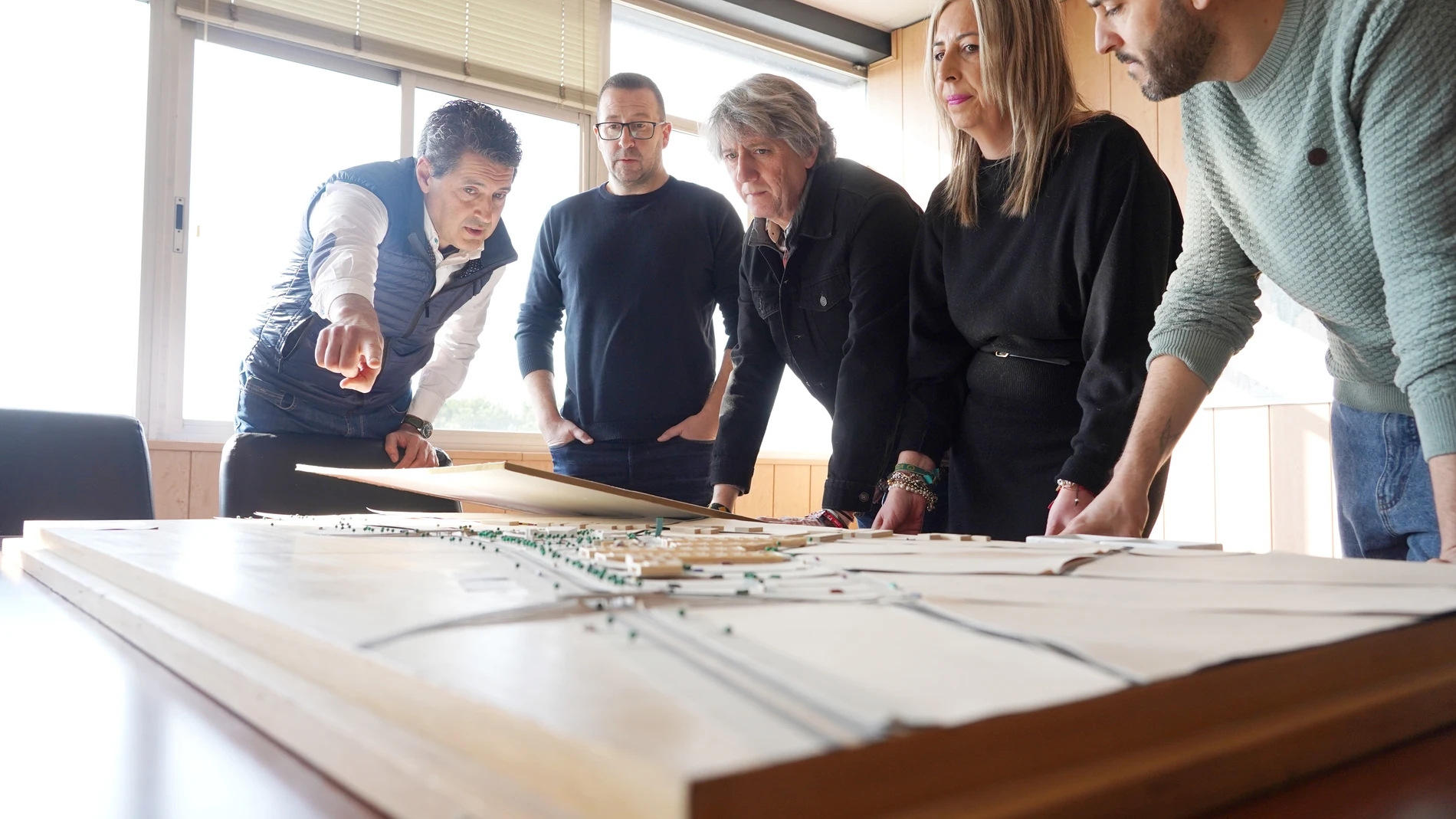 Carlos Martínez durante su visita al Centro Logístico de Benavente