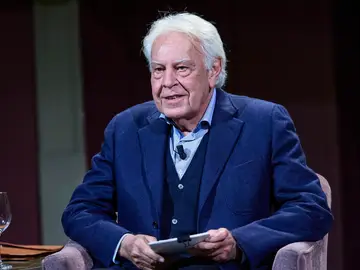 A qué se refería Felipe González cuando dijo: “La soledad del poder consiste en saber que este es siempre el último teléfono que suena” A qué se refería Felipe González cuando dijo: “La soledad del poder consiste en saber que este es siempre el último teléfono que suena”