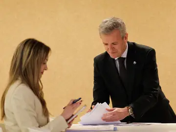 Rueda, hoy, con la conselleira de Política Social, Fabiola García. Rueda y Fabiola García, en la comparecencia ante los medios posterior al Consello.REMITIDA / HANDOUT por DAVID CABEZÓN @ XUNTAFotografía remitida a medios de comunicación exclusivamente para ilustrar la noticia a la que hace referencia la imagen, y citando la procedencia de la imagen en la firma02/03/2026
