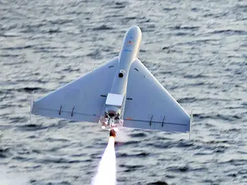 LUCAS, el dron que es un clon del Shahed-136 iraní y que EE. UU. ha utilizado por primera vez atacando a Irán. LUCAS, el dron que es un clon del Shahed-136 iraní y que EE. UU. ha utilizado por primera vez atacando a Irán.