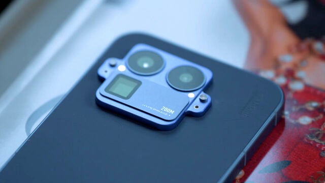 El embellecedor del m&oacute;dulo de c&aacute;maras se puede quitar y cambiar por otro