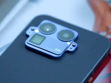 El embellecedor del módulo de cámaras se puede quitar y cambiar por otro Módulo de cámaras del realme GT 8 Pro