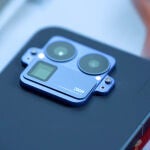 El embellecedor del m&oacute;dulo de c&aacute;maras se puede quitar y cambiar por otro