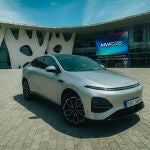 Xpeng G6 Long Range Silver en las puertas del MWC 2026