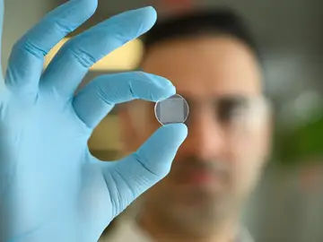 Imagen del parche cutáneo con microagujas Imagen del parche cutáneo con microagujas