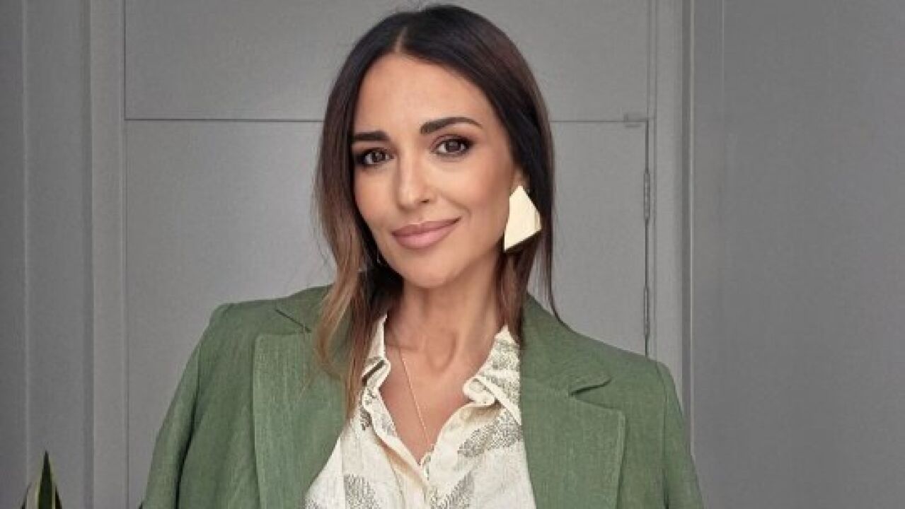 Paula Echevarría confirma que los vaqueros con cintura cruzada son los que más estilizan