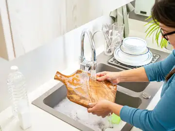 Qué dice la psicología de las personas que limpian mientras cocinan Qué dice la psicología de las personas que limpian mientras cocinan