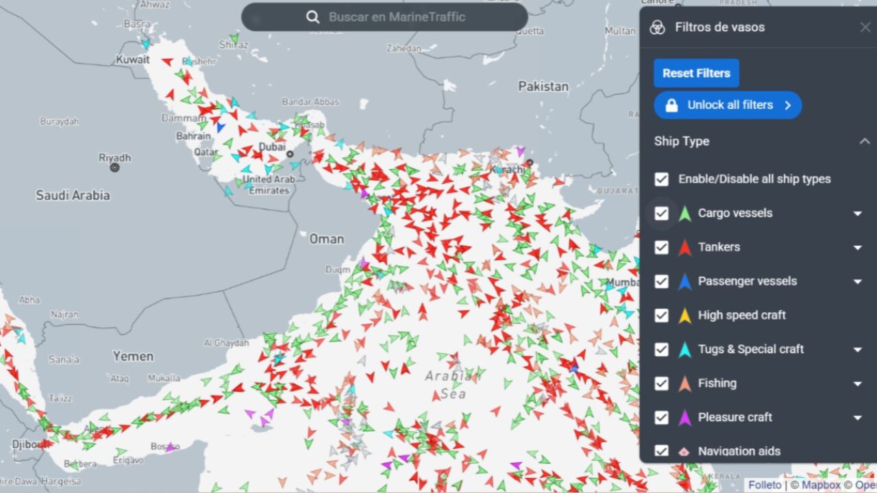 Los mapas de la tormenta perfecta en Ormuz: un embudo con 240 buques varados, superpetroleros inmóviles y navieras en retirada