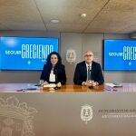 Los portavoces del Gobierno Local, Cristina Cutanda, y Manuel Villar, en la rueda de prensa de hoy en el Ayuntamiento de Alicante