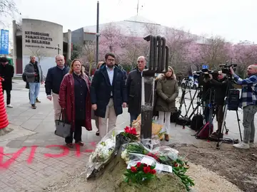 El PP ha realizado este martes una ofrenda floral en el monolito de Zaramaga con motivo del 50 aniversario de la masacre del 3 de marzo de 1976 El PP ha realizado este martes una ofrenda floral en el monolito de Zaramaga con motivo del 50 aniversario de la masacre del 3 de marzo de 1976