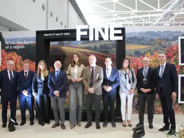 Inauguración de FINE con Blanca Jiménez, Moisés Santana, González Pieras, Víctor Caramanzana, Raquel Alonso y Alberto Alonso, entre otros Inauguración de FINE con Blanca Jiménez, Moisés Santana, González Pieras, Víctor Caramanzana, Raquel Alonso y Alberto Alonso, entre otros