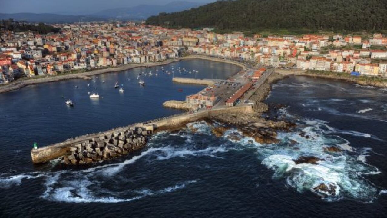 El pueblo de Galicia donde el río se funde con el océano y todavía se puede escuchar el eco de los celtas