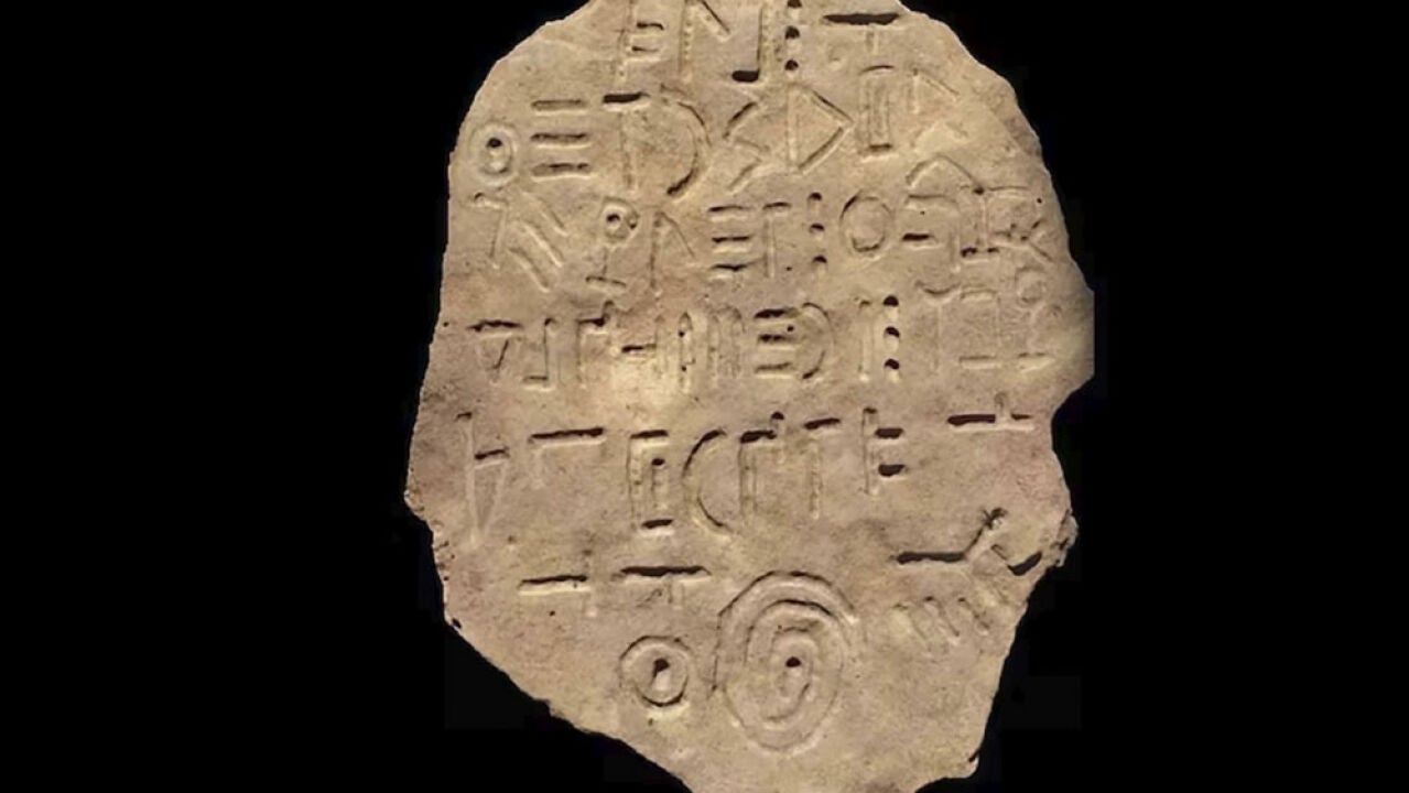 Los científicos siguen sin poder descifrar la misteriosa tablilla del lago Bashplemi