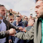 Abascal reclama a Feij&oacute;o una moci&oacute;n de censura contra un S&aacute;nchez "disfrazado de pacifista"