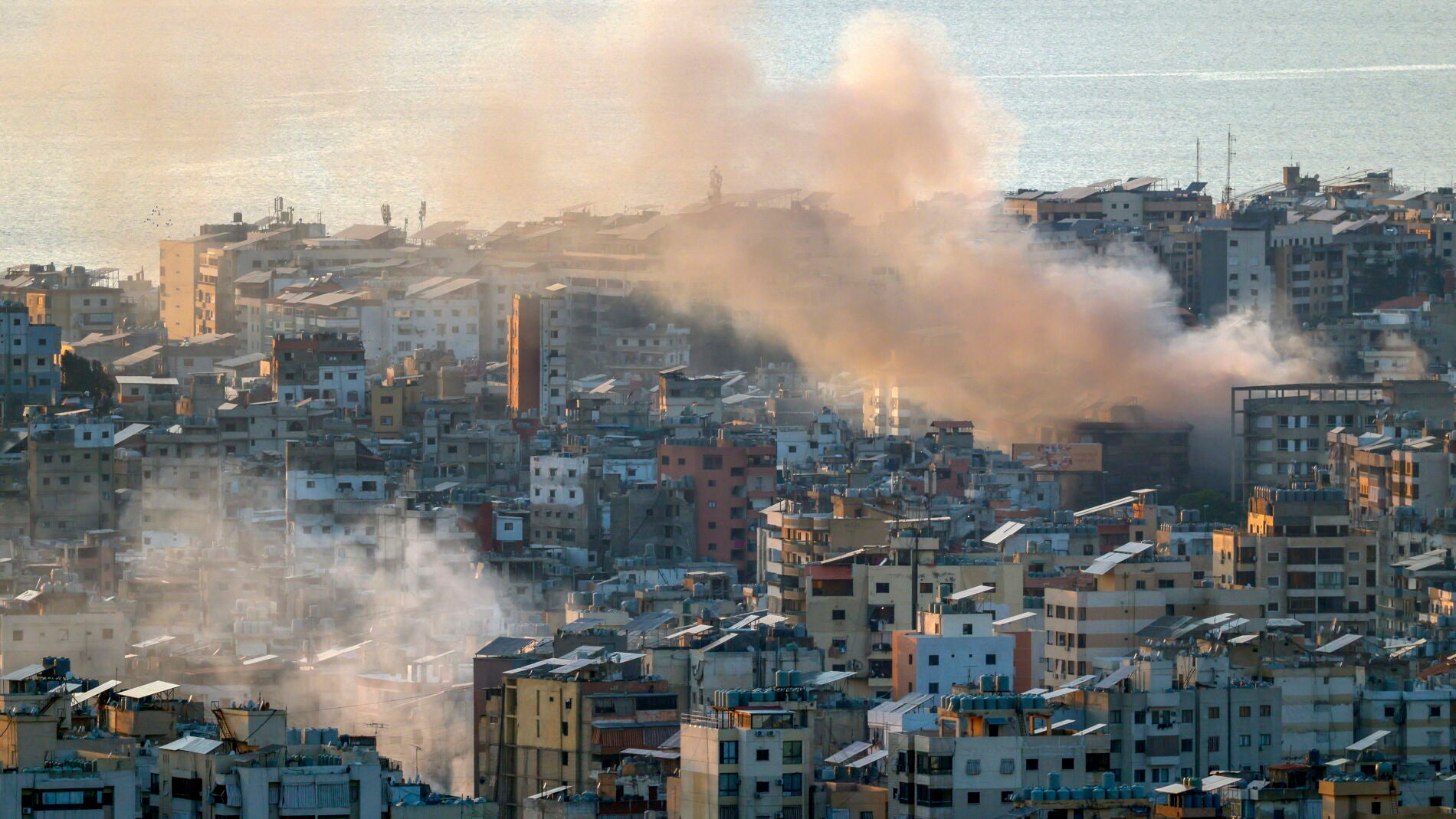 Beirut (Lebanon), 03/03/2026.- Smoke rises from destroyed buildings after Israeli strikes in the southern suburbs of Beirut, Lebanon, 03 March 2026. The Israeli military stated it is conducting strikes across the country targeting Hezbollah infrastructure and personnel. (Líbano, Hizbulá/Hezbolá) EFE/EPA/WAEL HAMZEH 