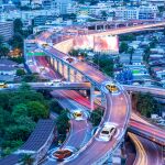 Coches inteligentes con conducci&oacute;n autom&aacute;tica por sensores en una metr&oacute;polis con conexi&oacute;n inal&aacute;mbrica