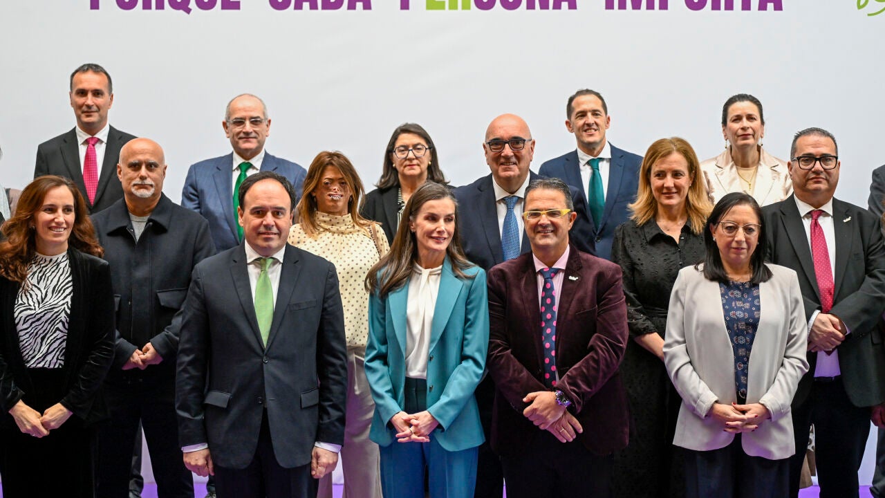 La Reina Letizia muestra su apoyo a las enfermedades raras en Castellón