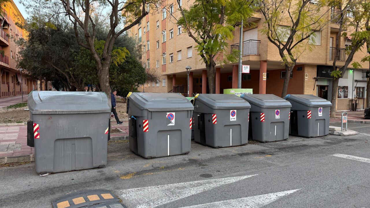 "Contenedores saturados, rotos o inexistentes", la peor imagen de Murcia